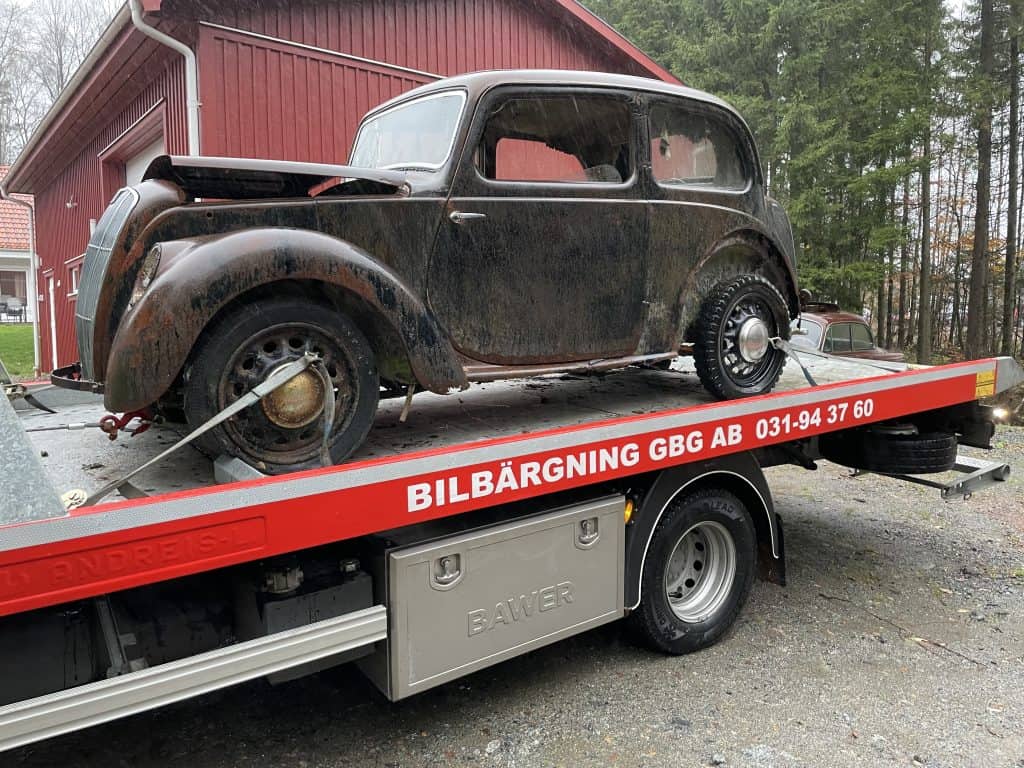 Bilskrot bärgar bort uttjänt bil i Göteborg