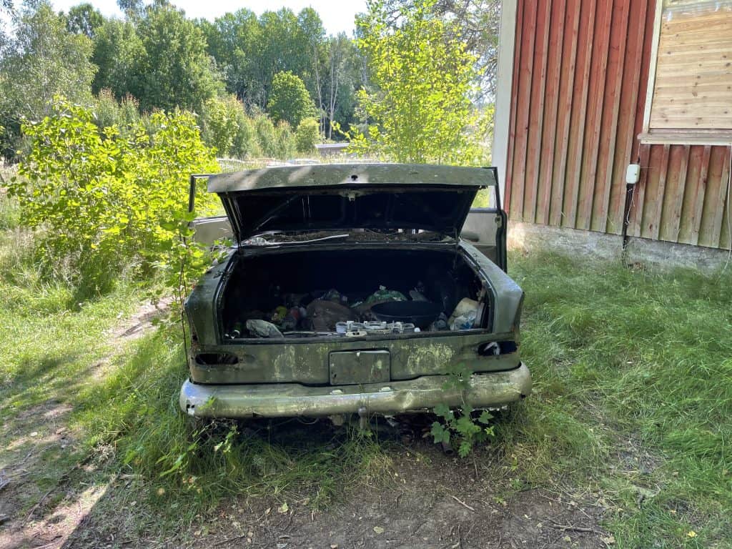 En uttjänt Mercedes återvinns till 95 % av bilskrot i Göteborg